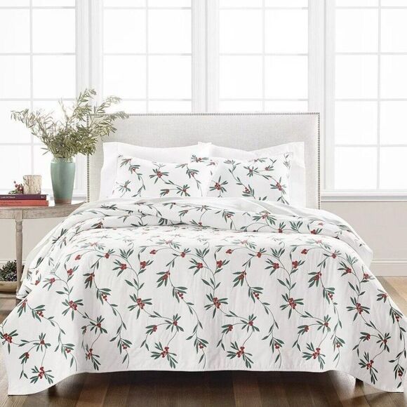 Martha Stewart Collection Holly Embroidery Full/ Queen Quilt - Picture 1 of 4
